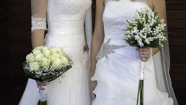 Una pareja de novias en una boda homosexual (Manuel Faba Ortega / Getty Images/iStockphoto) Una pareja de novias en una boda homosexual (Manuel Faba Ortega / Getty Images/iStockphoto)