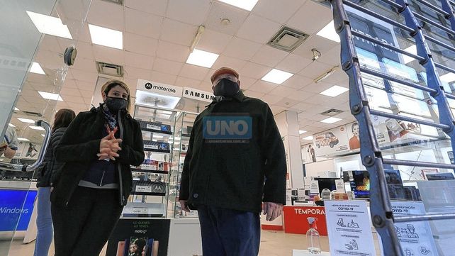 Brindan ayuda alimentaria a los trabajadores de Garbarino