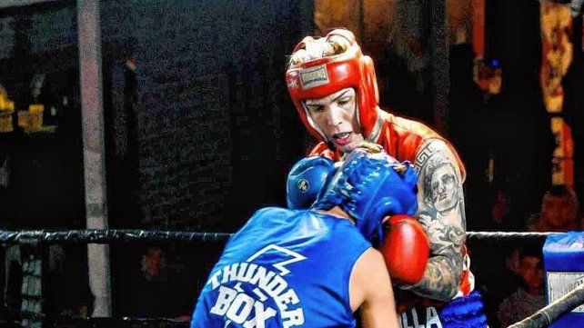 En el gimnasio Willie Pep se realizó el festival denominado Boxeo en el Barrio.