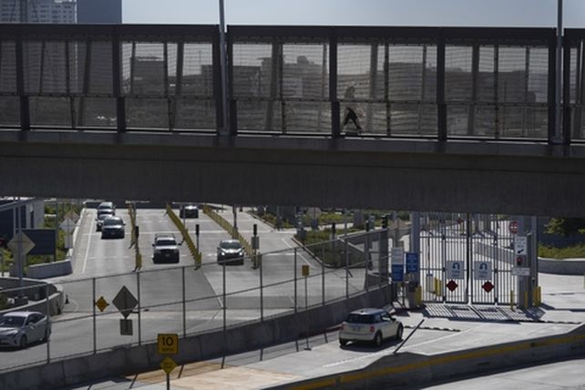 EEUU anunció la apertura de la frontera terrestre y celebran México y Canadá