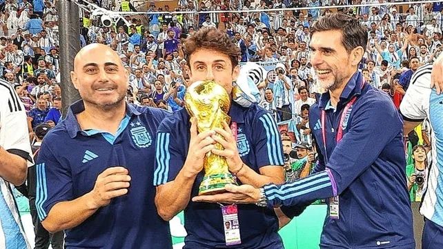 Los festejos por la obtención del Mundial de Qatar 2022 por parte de Pablo Aimar.