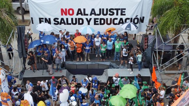 El gobierno recibe a gremios docentes y ministros provinciales para definir salario mínimo