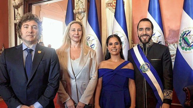 Javier Milei estuvo presente en la asunción de Nayib Bukele este sábado.&nbsp;