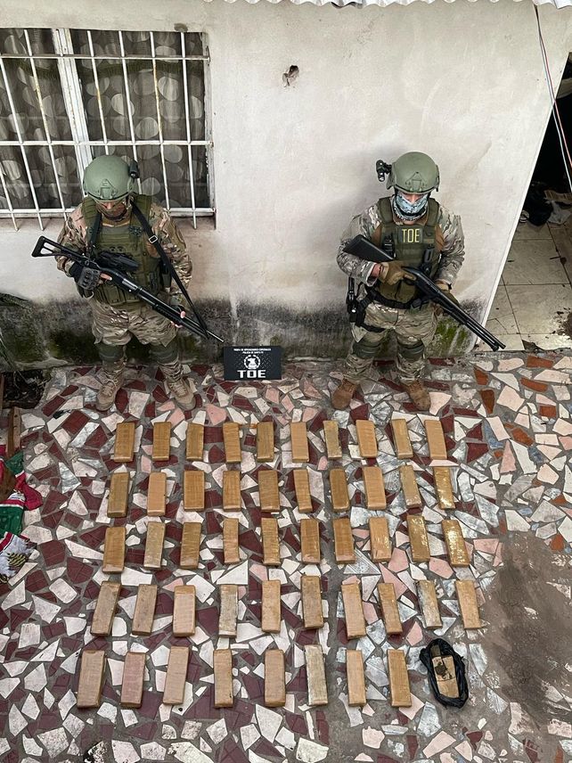 La droga secuestrada a uno de los detenidos el jueves por el crimen de Pillín durante allanamientos en la zona de Aguzzi al 4000.