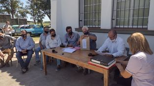 El acto de apertura de sobres se realizó en la escuela de campo Nicolás Avellanada Nº 318.