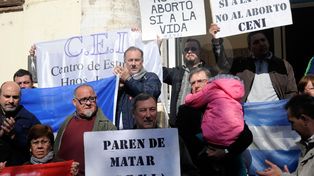 Organizaciones se manifestaron frente al Iturraspe contra el aborto no punible