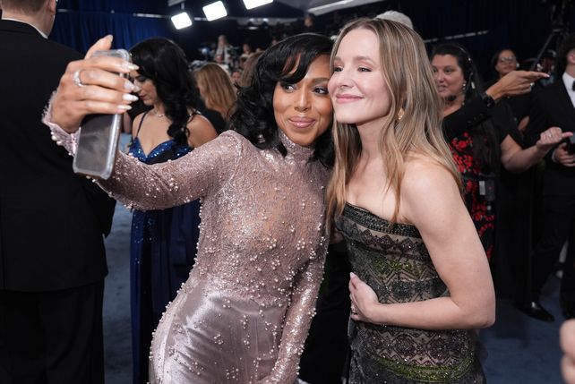 Kerry Washington y Kristen Bell.