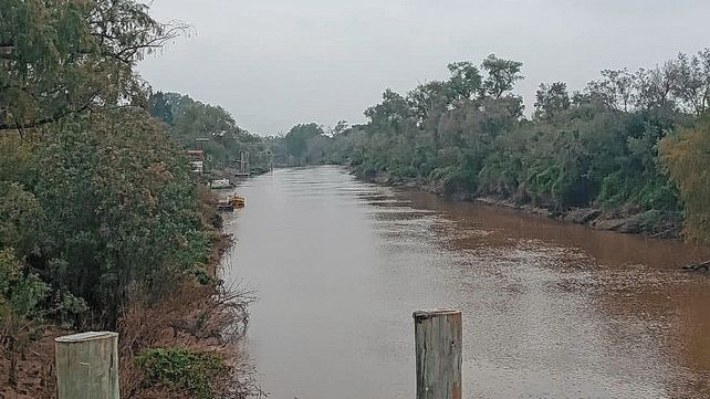 Cruzan en lancha para dar catequesis en las islas