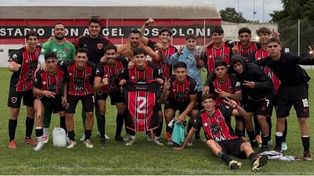 Asociación Rosarina de Fútbol. El Rojinegro de Álvarez le ganó a Rosario Central y es puntero junto a Newells en la Primera A.&nbsp; &nbsp;