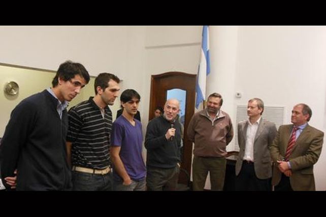El equipo de básquet de Unión recibió su reconocimiento en el Concejo