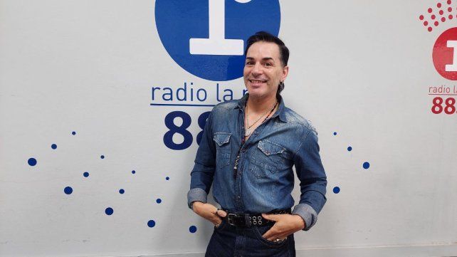En humoradísimo: Leo Bartolomé y un elenco explosivo llegan al teatro