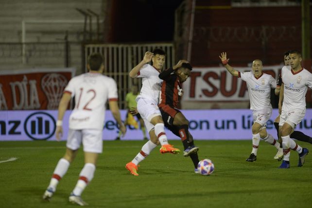 Newells perdió por la mínima con el globo y además sumó lesionados