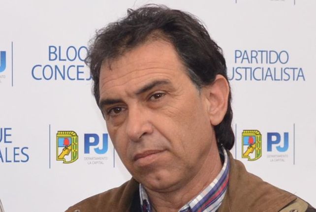 Iniciativa: el Diputado Lago es el autor del proyecto.
