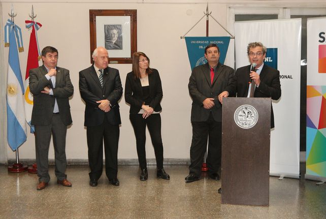 Quedó inaugurado el laboratorio que contribuirá en la producción pública de medicamentos Quedó inaugurado el laboratorio que contribuirá en la producción pública de medicamentos