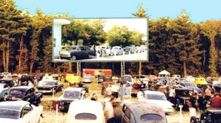 Arrumacos, cigarrillos y palomitas: el autocine cumple 75 a&ntilde;os