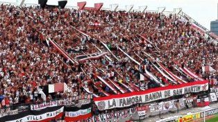 La barrabrava de Chacarita atacó los autos de los jugadores del plantel