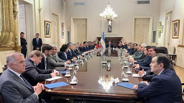 Milei dijo a los gobernadores que repondrá el impuesto a las Ganancias: afectará a casi un millón de asalariados