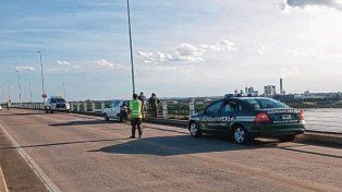 La mujer saltó el sábado por la tarde desde el puente.