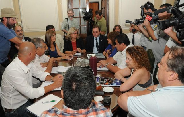 El gobierno convocó para mañana a gremios docentes por paritarias
