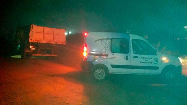 La nena intentaba revolver la basura cuando cayó y fue aplastada por el camión