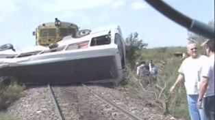 Ascienden a nueve los muertos por el choque de un tren y un colectivo en San Luis