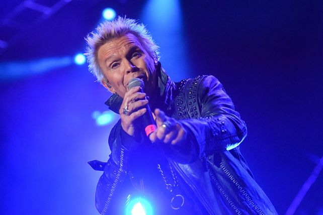 Billy Idol,  con figura impecable y la voz intacta.