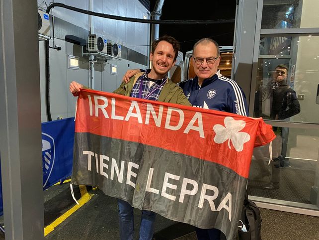 La increíble historia del fan irlandés que viajó a Rosario para correr la maratón Bielsa