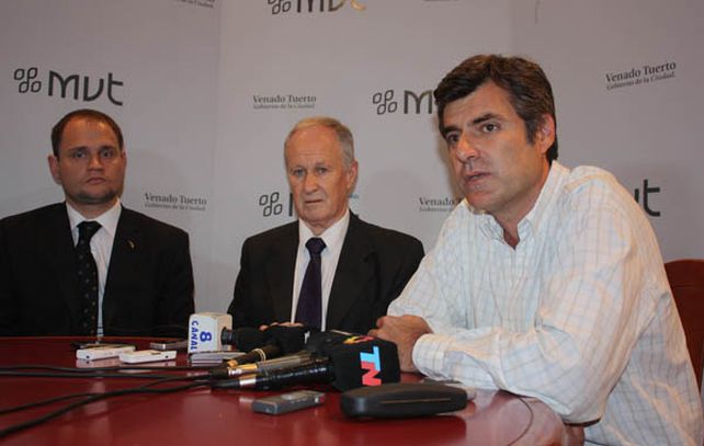 Presentes. El ministro Lamberto (en el medio) junto a Drivet y Freyre.