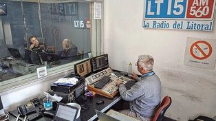 Un 11 de septiembre pero de 1969 salía al aire por primera vez LT15 Radio del Litoral en AM 560. Se difunden programas especiales, shows en vivos, sorteos y más
