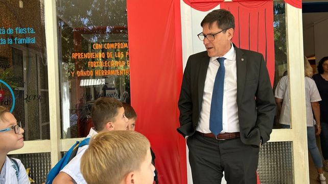 El ministro de Educación, José Goity, realizó un balance del inicio de clases y del paro docente