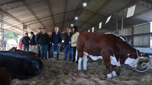 Rogelio Frigerio anunció créditos para productores y se comprometió “a repavimentar en su totalidad la ruta 1 y la ruta 2”