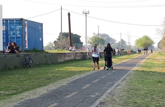 [Galería de fotos] Alta circulación de la población en espacios públicos este sábado