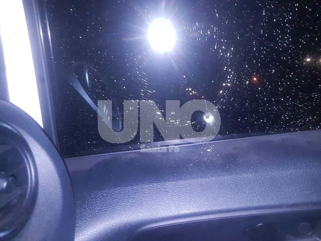 Una camioneta recibió un balazo en uno de los vidrios en el acceso a la autopista