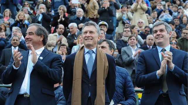Las bandas militares cierran la celebración del Bicentenario