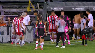 Los jugadores de Instituto de Córdoba sufrieron el robo de indumentaria por parte de sus hinchas en plena definición por penales de un partido de pretemporada.