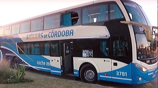 Denuncian un aumento de ataques a piedrazos a ómnibus de larga distancia en Rosario