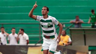 Uno de los futbolistas brasileños heridos en la tragedia aérea de Chapecoense despertó del coma