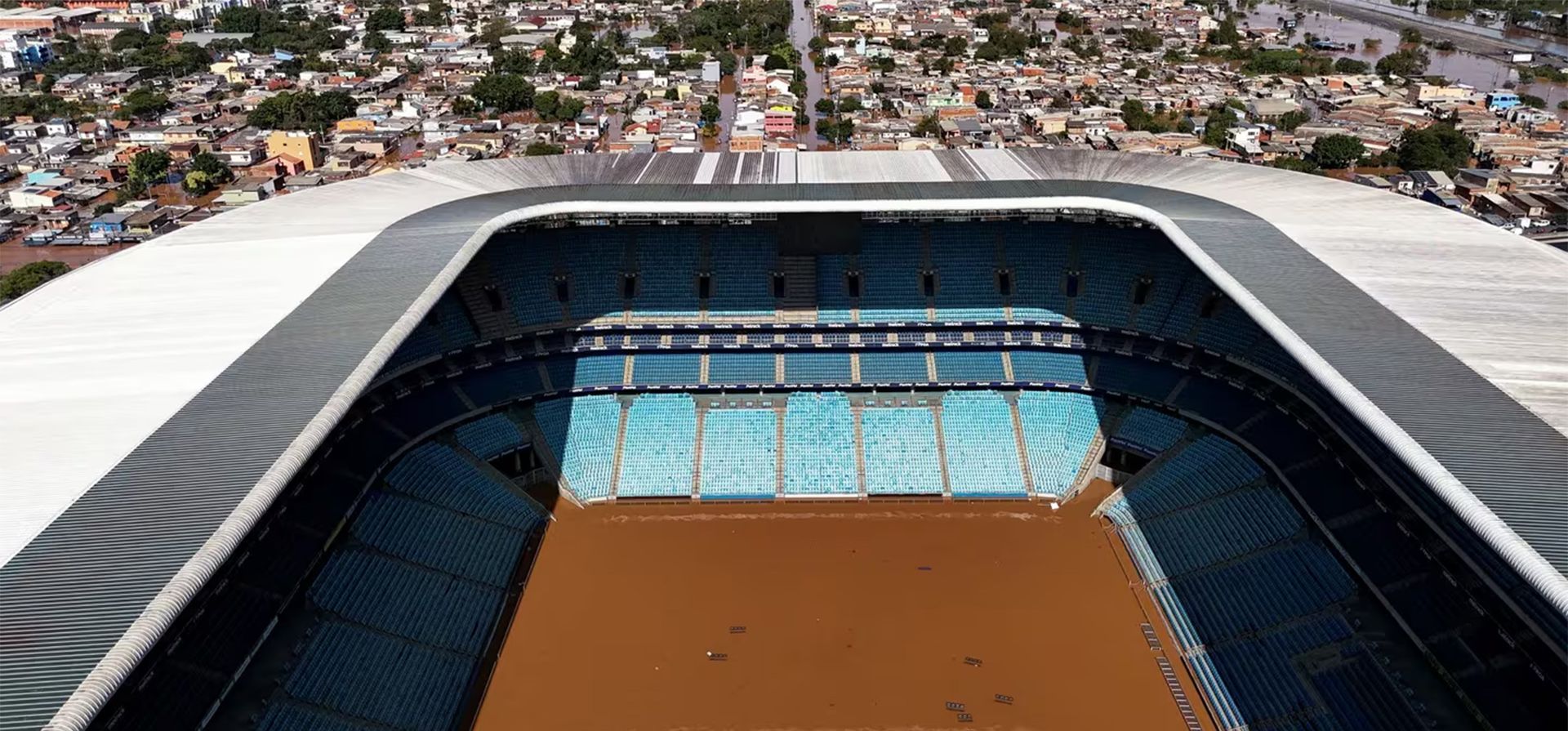 Una vista de drones muestra el estadio inundado Arena Gremio en Porto Alegre, en el estado de Rio Grande do Sul, Brasil, 6 de mayo de 2024. REUTERS/Amanda Perobelli Una vista de drones muestra el estadio inundado Arena Gremio en Porto Alegre, en el estado de Rio Grande do Sul, Brasil, 6 de mayo de 2024. REUTERS/Amanda Perobelli