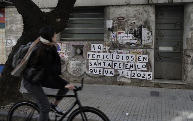 Collages callejeros para denunciar la violencia contra las mujeres.