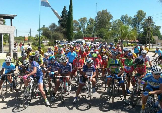 La competencia cuenta con los mejores equipos del país y se desarrollará hasta el sábado por la tarde.