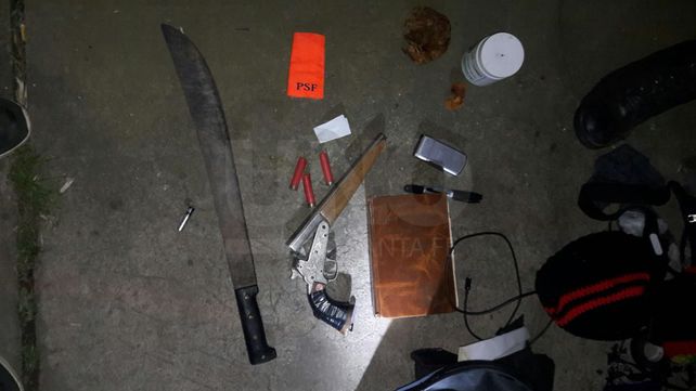 En un operativo de tránsito secuestraron un pistolón y un machete