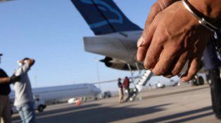 Llega el primer avión especial con argentinos deportados por el gobierno de Donald Trump