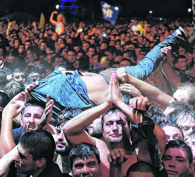 A pocas personas les pidieron si tenían ticket para ingresar al recital. Muchos pasaron sin su entrada.