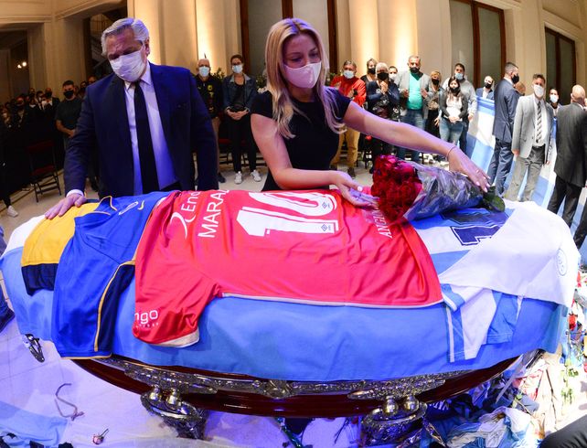 Alberto Fernández lamentó los incidentes durante el velatorio de Maradona