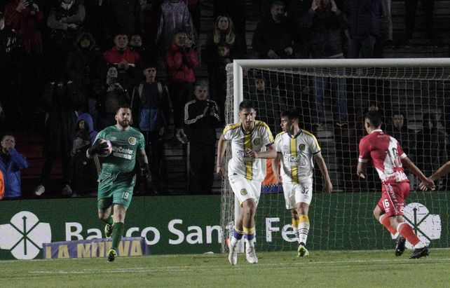 Broun recibió dos goles en los que no pudo hacer mucho más. Lo saliente es que volvió a jugar.