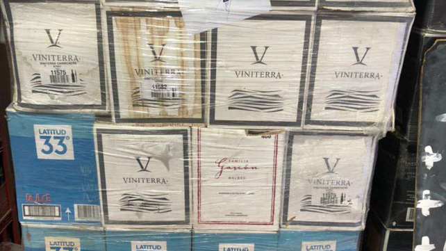 Algunas de las cajas de vino
