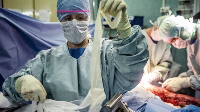 Cirugía. Los médicos implantaron más de 5.000 centímetros cuadrados de piel fabricados a partir de ocho centímetros.&nbsp;
