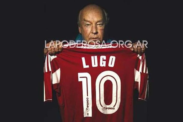 Galeano: “Messi me hace soñar y amar. Lleva una pelota adentro del pie”
