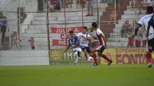 Paridad. Atlético lidera el grupo en soledad. El Depro podrá alcanzarlo esta noche si logra la victoria.