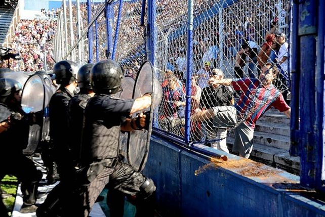 Violencia: cuatro partidos se juegan sin público Violencia: cuatro partidos se juegan sin público